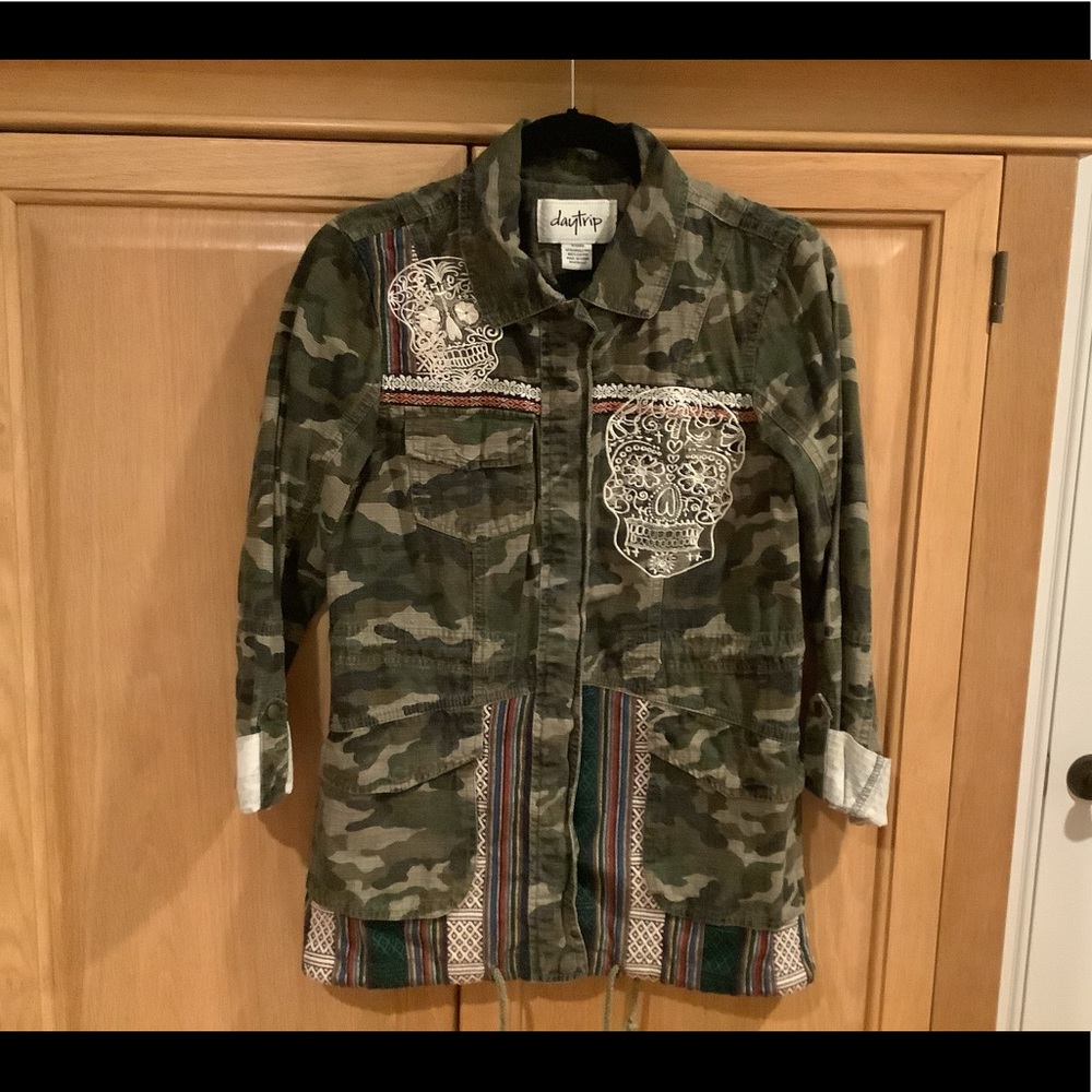 Awesome camo jacket with skull details